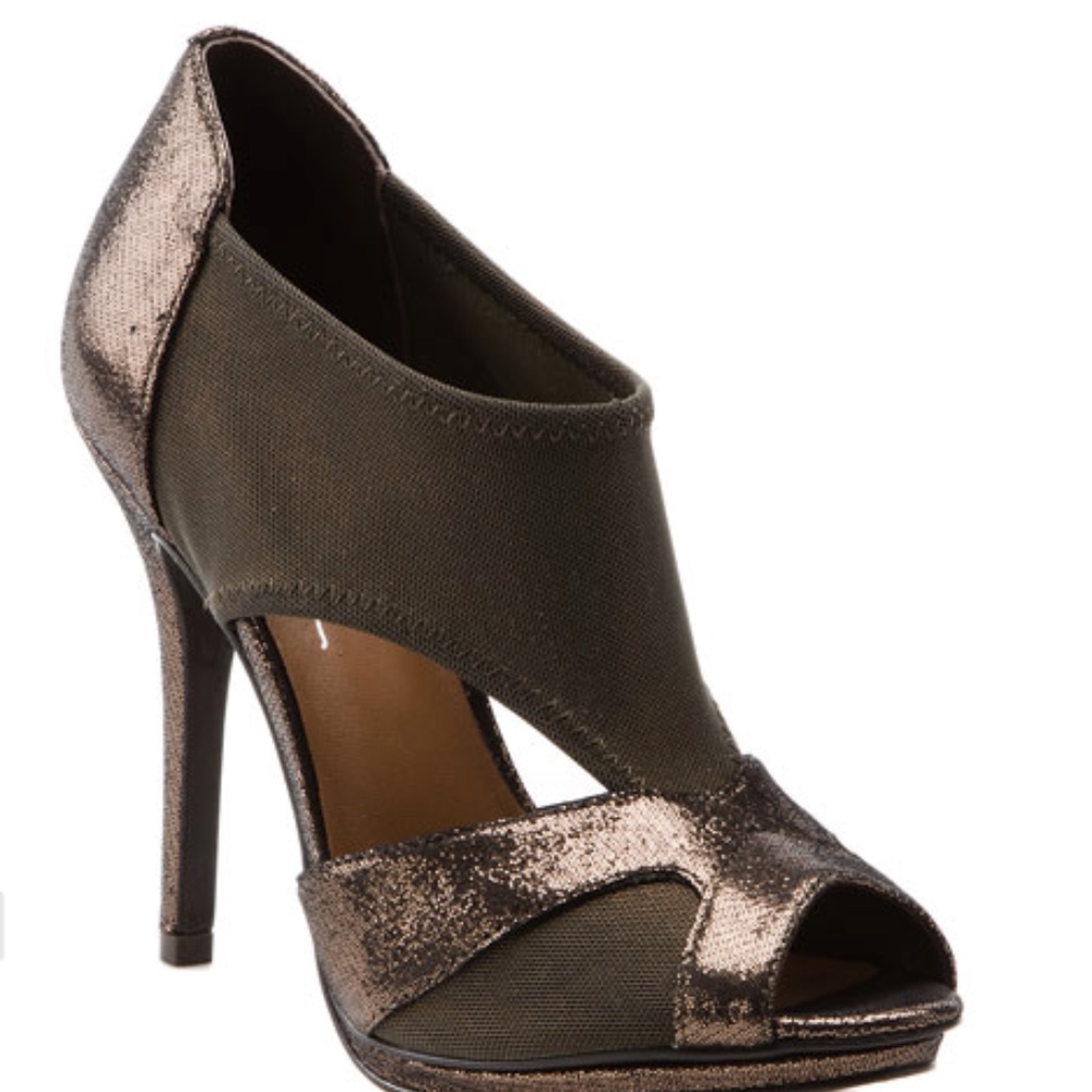 NWOT Donald J. Pliner Pausha Bronze Stretchy Heel